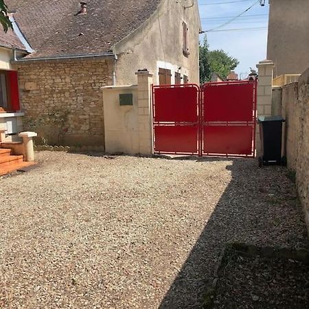Agreable Maison De Ville Avec Cour Privative Au Coeur Du Chablisien Maligny Extérieur photo