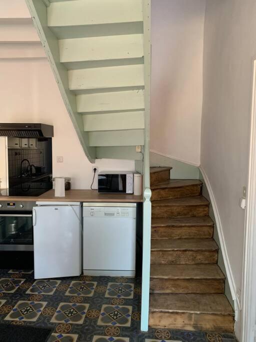 Agreable Maison De Ville Avec Cour Privative Au Coeur Du Chablisien Maligny Extérieur photo