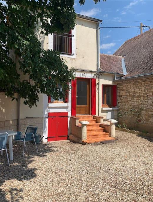 Agreable Maison De Ville Avec Cour Privative Au Coeur Du Chablisien Maligny Extérieur photo