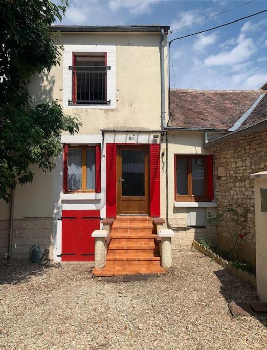 Agreable Maison De Ville Avec Cour Privative Au Coeur Du Chablisien Maligny Extérieur photo