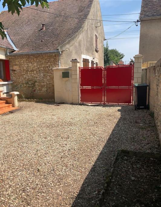 Agreable Maison De Ville Avec Cour Privative Au Coeur Du Chablisien Maligny Extérieur photo