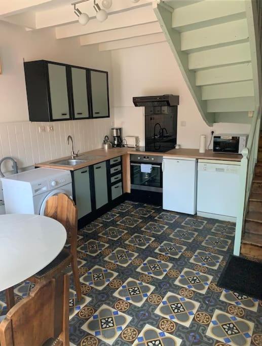 Agreable Maison De Ville Avec Cour Privative Au Coeur Du Chablisien Maligny Extérieur photo