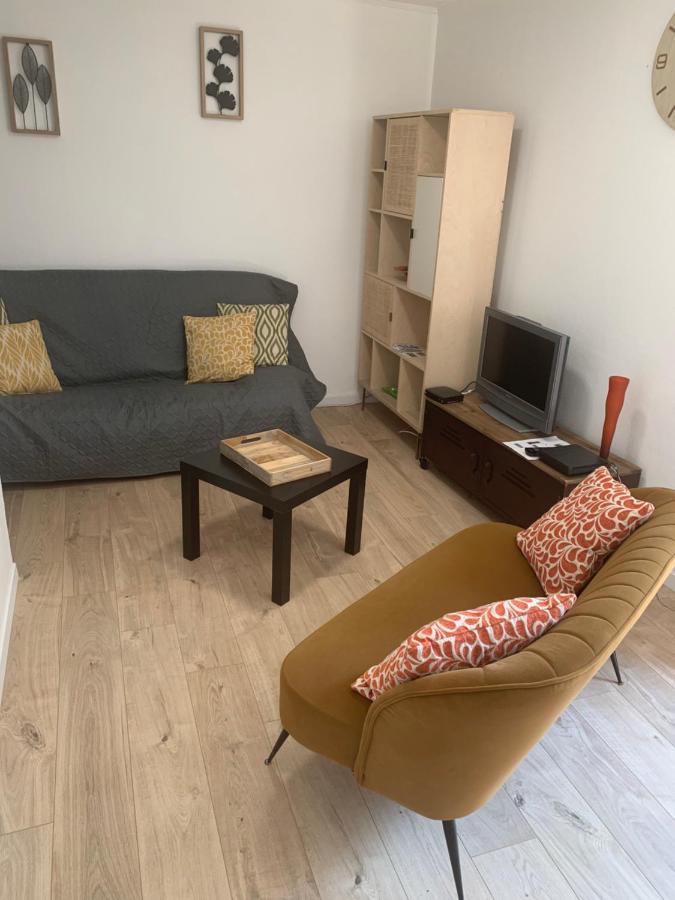 Agreable Maison De Ville Avec Cour Privative Au Coeur Du Chablisien Maligny Extérieur photo